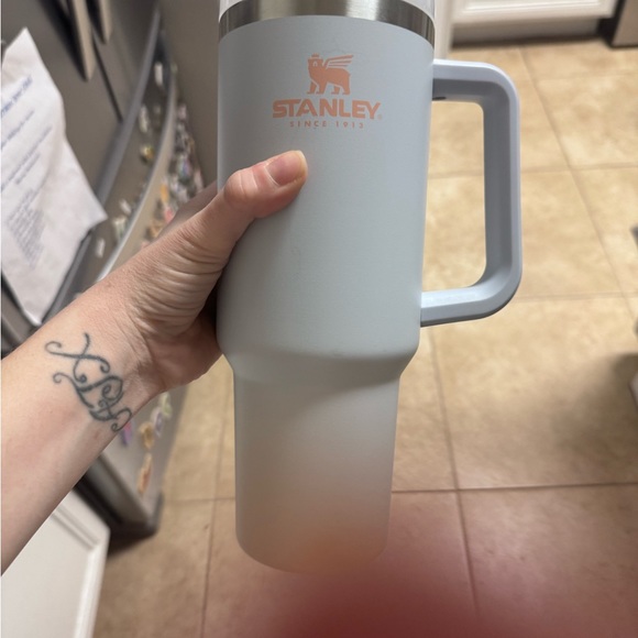 OG cloud Stanley 40oz - Picture 2 of 4